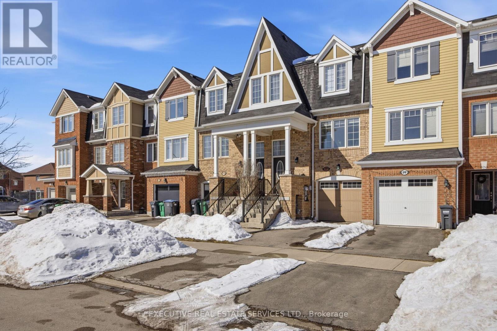 Row / Townhouse for Sale in 101 MCCLEAVE CRESCENT|Brampton (Fletcher's West), Ontario L6Y4Y9 4