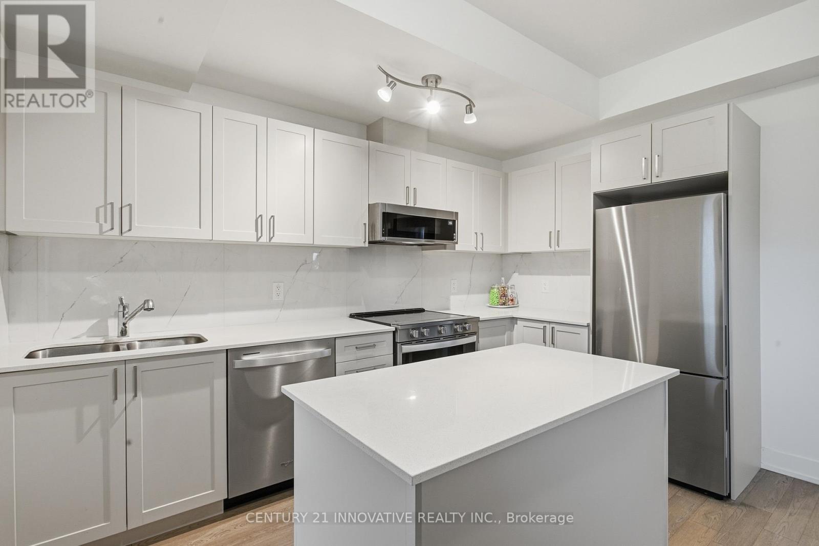 Row / Townhouse for Sale in 104 - 1115 DOUGLAS MCCURDY COMMON STREET|Mississauga (Lakeview), Ontario L5G0C6 2