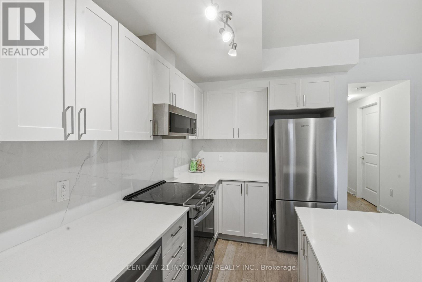 Row / Townhouse for Sale in 104 - 1115 DOUGLAS MCCURDY COMMON STREET|Mississauga (Lakeview), Ontario L5G0C6 3