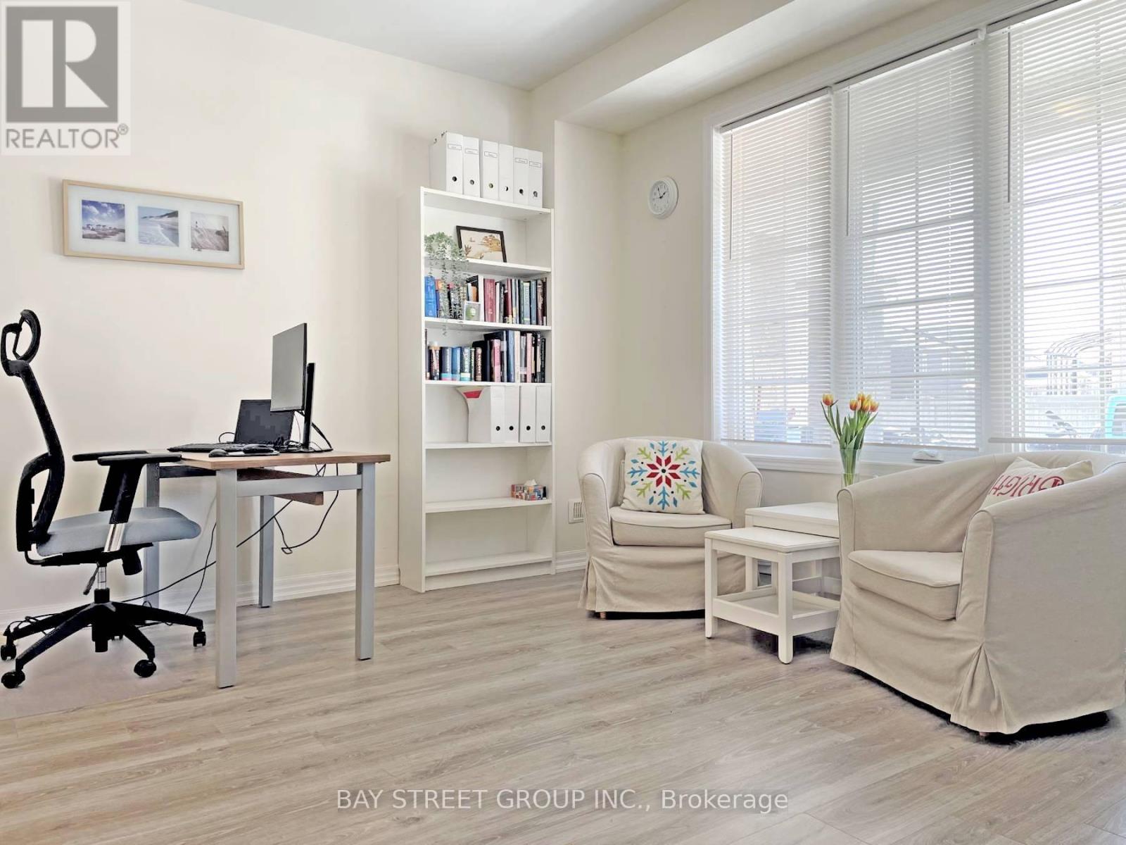 Row / Townhouse for Sale in 3315 VARDON WAY|Oakville (GO Glenorchy), Ontario L6M1S1 2