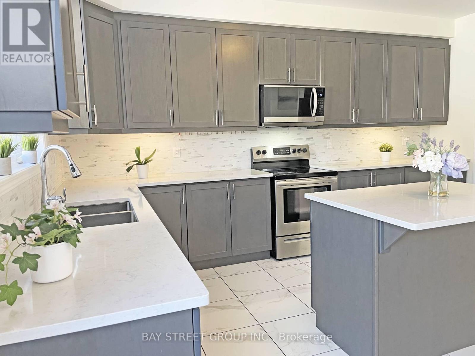 Row / Townhouse for Sale in 3315 VARDON WAY|Oakville (GO Glenorchy), Ontario L6M1S1 3