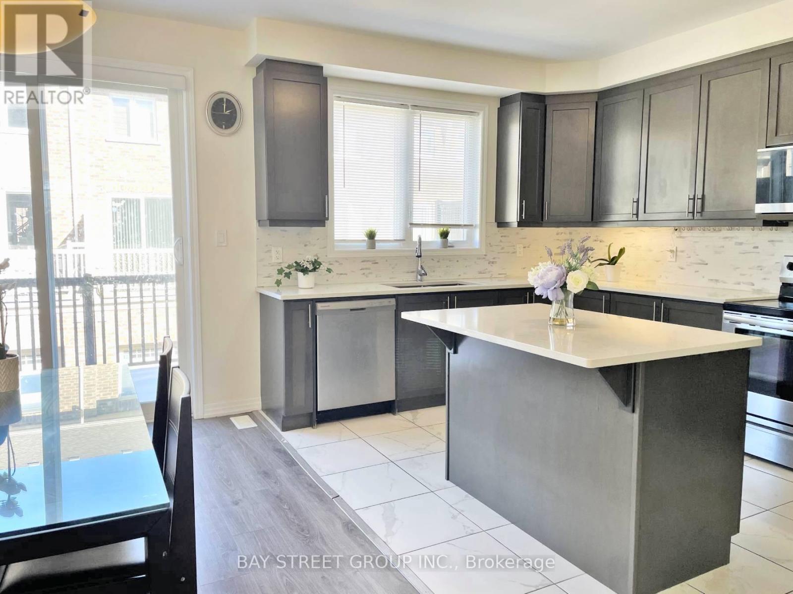 Row / Townhouse for Sale in 3315 VARDON WAY|Oakville (GO Glenorchy), Ontario L6M1S1 4