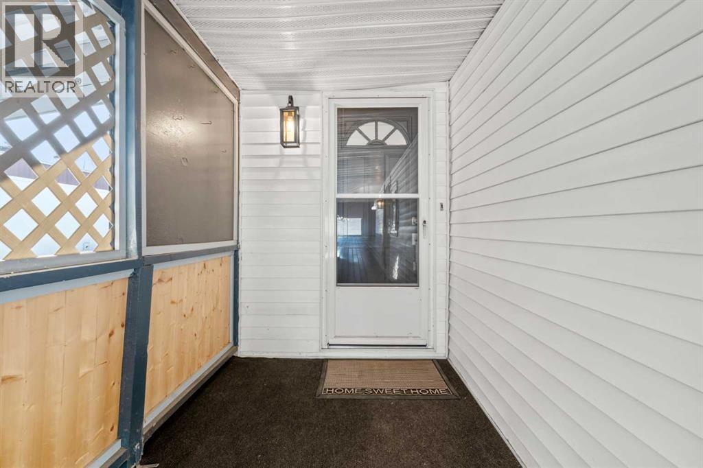 Mobile Home for Sale in 251, 3223 83 Street NW|Calgary, Alberta T3B5N5 2