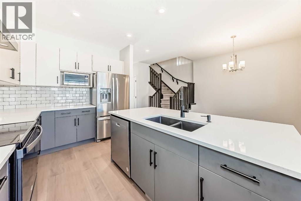 Duplex for Sale in 535 Tekarra Drive NW|Calgary, Alberta T3R2G4 3