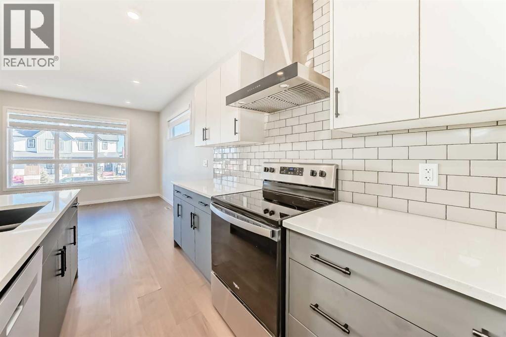 Duplex for Sale in 535 Tekarra Drive NW|Calgary, Alberta T3R2G4 4