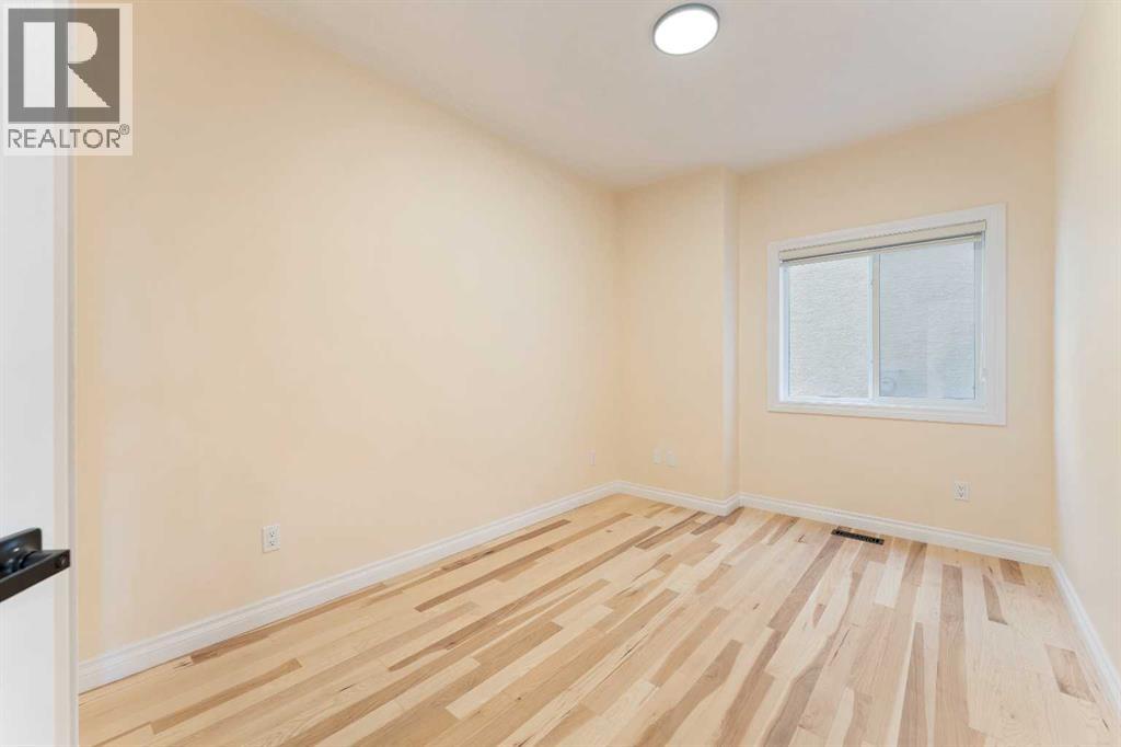 House for Sale in 20 Sherwood Circle NW|Calgary, Alberta T3R1R2 4