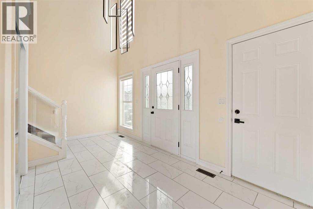 House for Sale in 20 Sherwood Circle NW|Calgary, Alberta T3R1R2 3