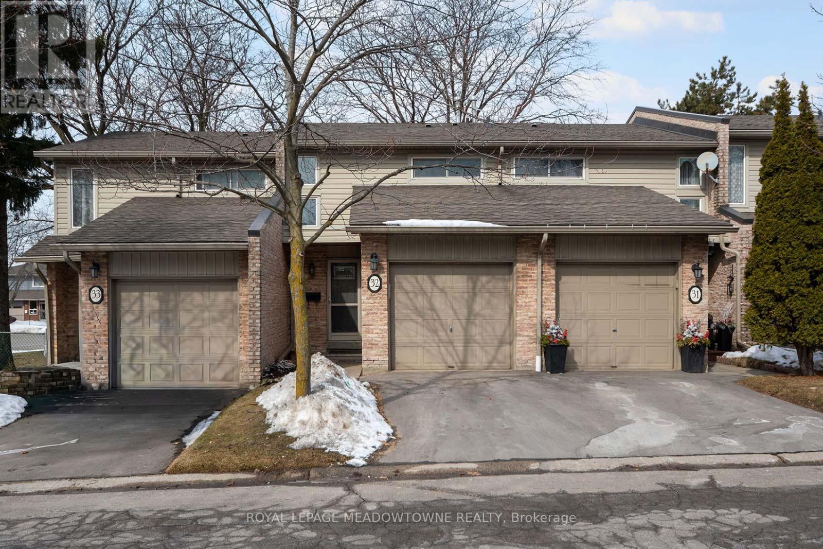 Row / Townhouse for Sale in 32 - 2075 ASTA DRIVE S|Mississauga (Cooksville), Ontario L5A2T5