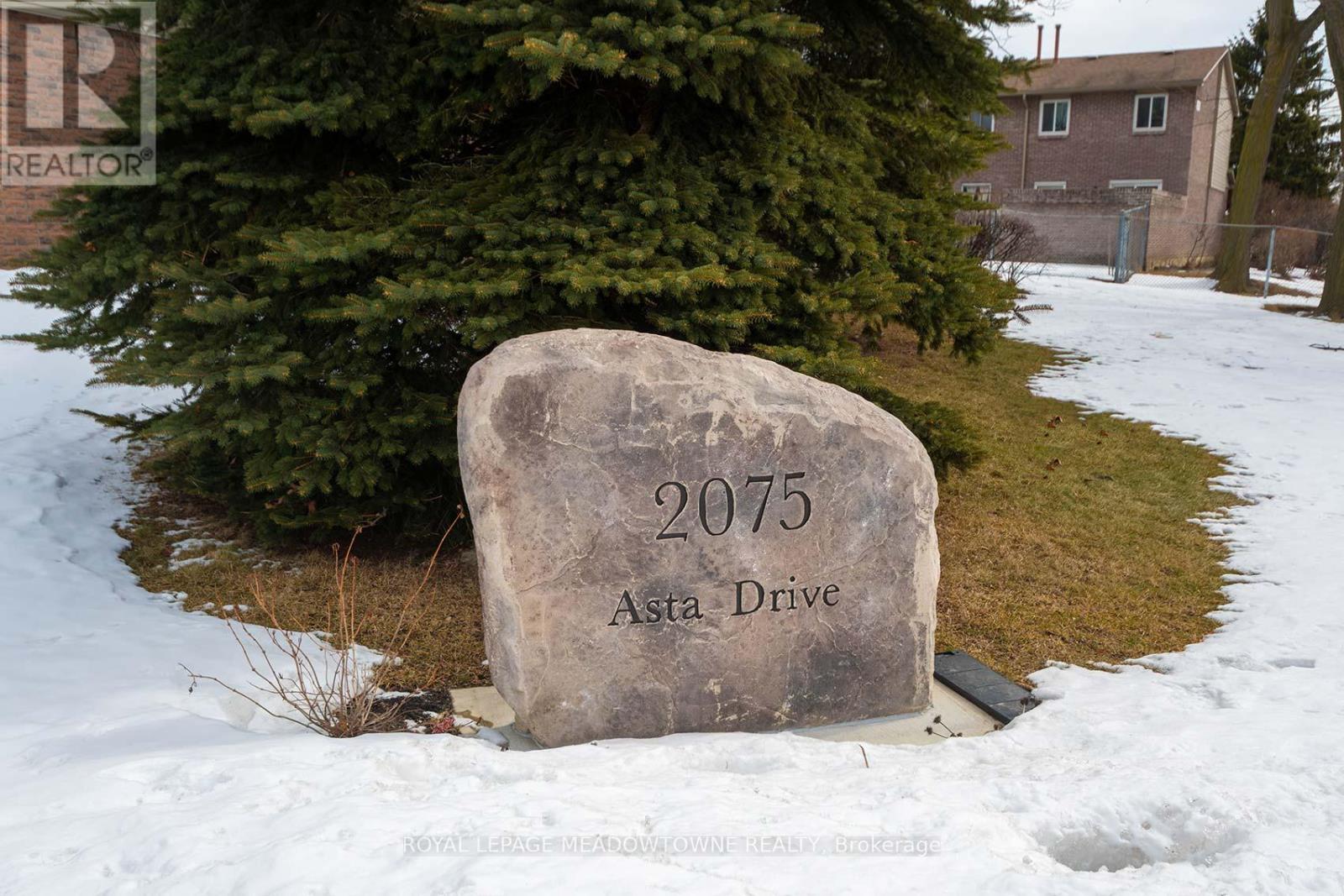 Row / Townhouse for Sale in 32 - 2075 ASTA DRIVE S|Mississauga (Cooksville), Ontario L5A2T5 3