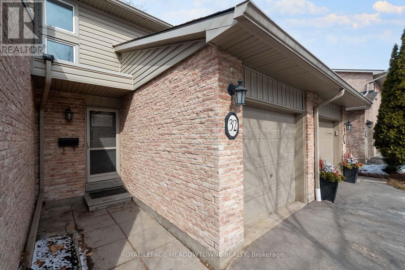 Row / Townhouse for Sale in 32 - 2075 ASTA DRIVE S|Mississauga (Cooksville), Ontario L5A2T5 5