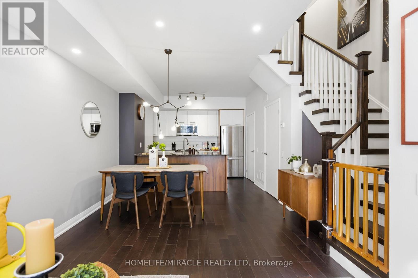 Row / Townhouse for Sale in 41 - 23 VALHALLA INN ROAD|Toronto (Islington-City Centre West), Ontario M9B0B3