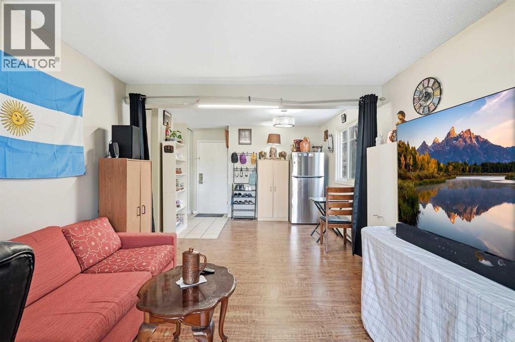 Apartment for Sale in 301C, 5601 Dalton Drive NW|Calgary, Alberta T3A2E2 3