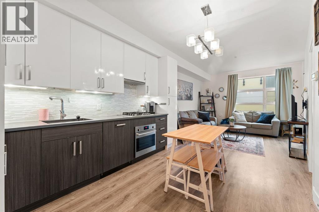 Apartment for Sale in 302, 515 4 Avenue NE|Calgary, Alberta T2E0J9