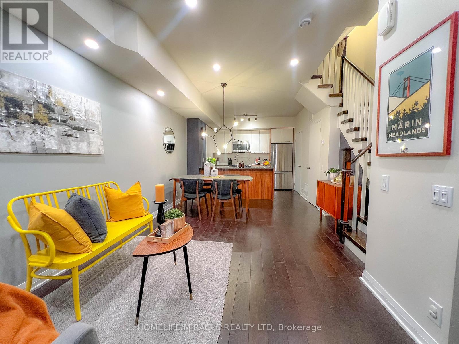 Row / Townhouse for Sale in 41 - 23 VALHALLA INN ROAD|Toronto (Islington-City Centre West), Ontario M9B0B3 3