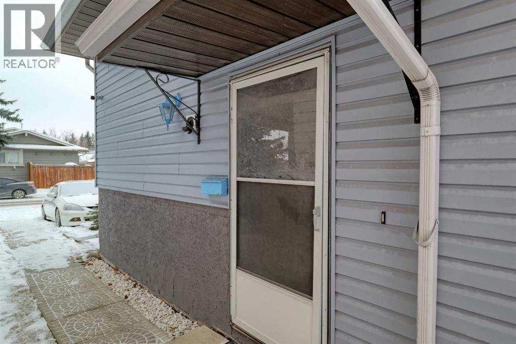 House for Sale in 24 Shawmeadows Road SW|Calgary, Alberta T2Y1B2 4