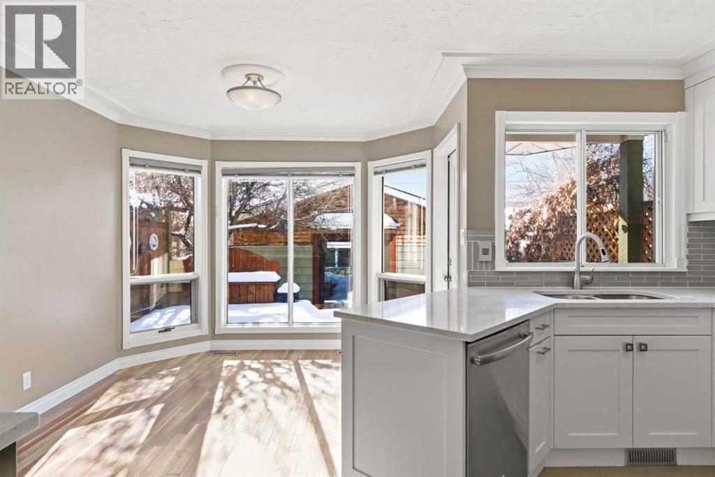 House for Sale in 613 25 Avenue NE|Calgary, Alberta T2E1Y6 3