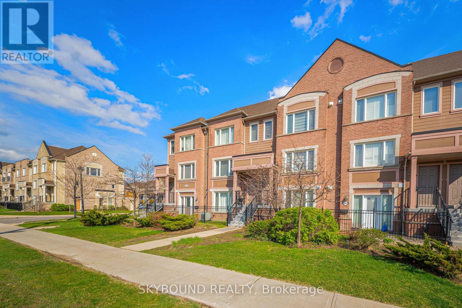 Row / Townhouse for Sale in 85 - 3088 EGLINTON AVENUE W|Mississauga (Churchill Meadows), Ontario L5M8C5 2