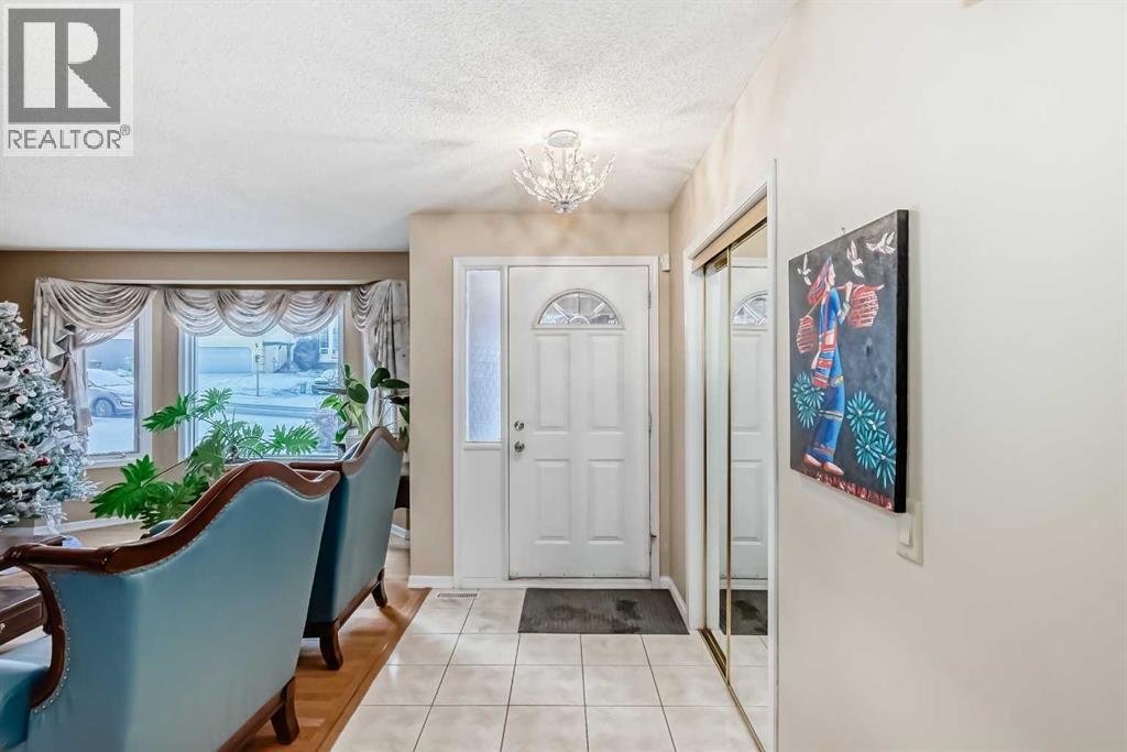 House for Sale in 2612 Signal Hill Drive SW|Calgary, Alberta T3H2T7 4