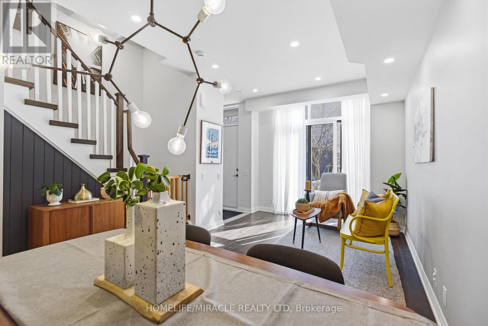 Row / Townhouse for Sale in 41 - 23 VALHALLA INN ROAD|Toronto (Islington-City Centre West), Ontario M9B0B3 5