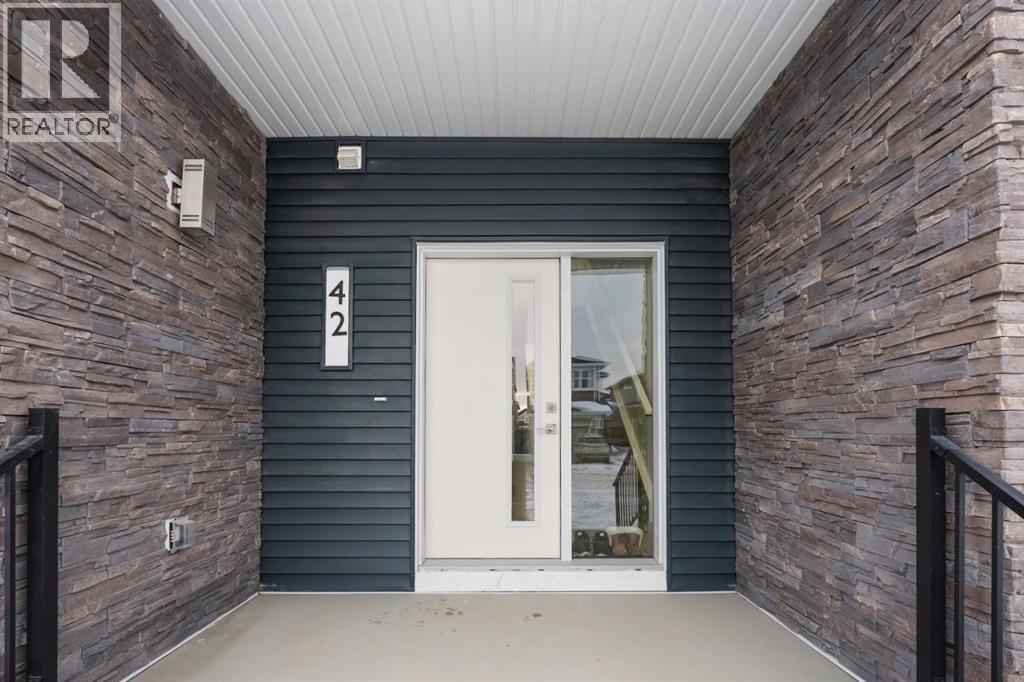 Row / Townhouse for Sale in 118 Red Sky Villas NE|Calgary, Alberta T3N2M2 2