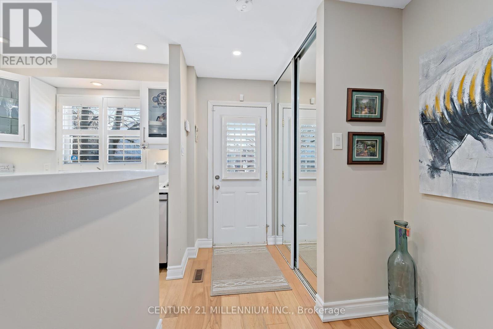 Row / Townhouse for Sale in 19 - 6699 FALCONER DRIVE|Mississauga (Streetsville), Ontario L5N2E3 2