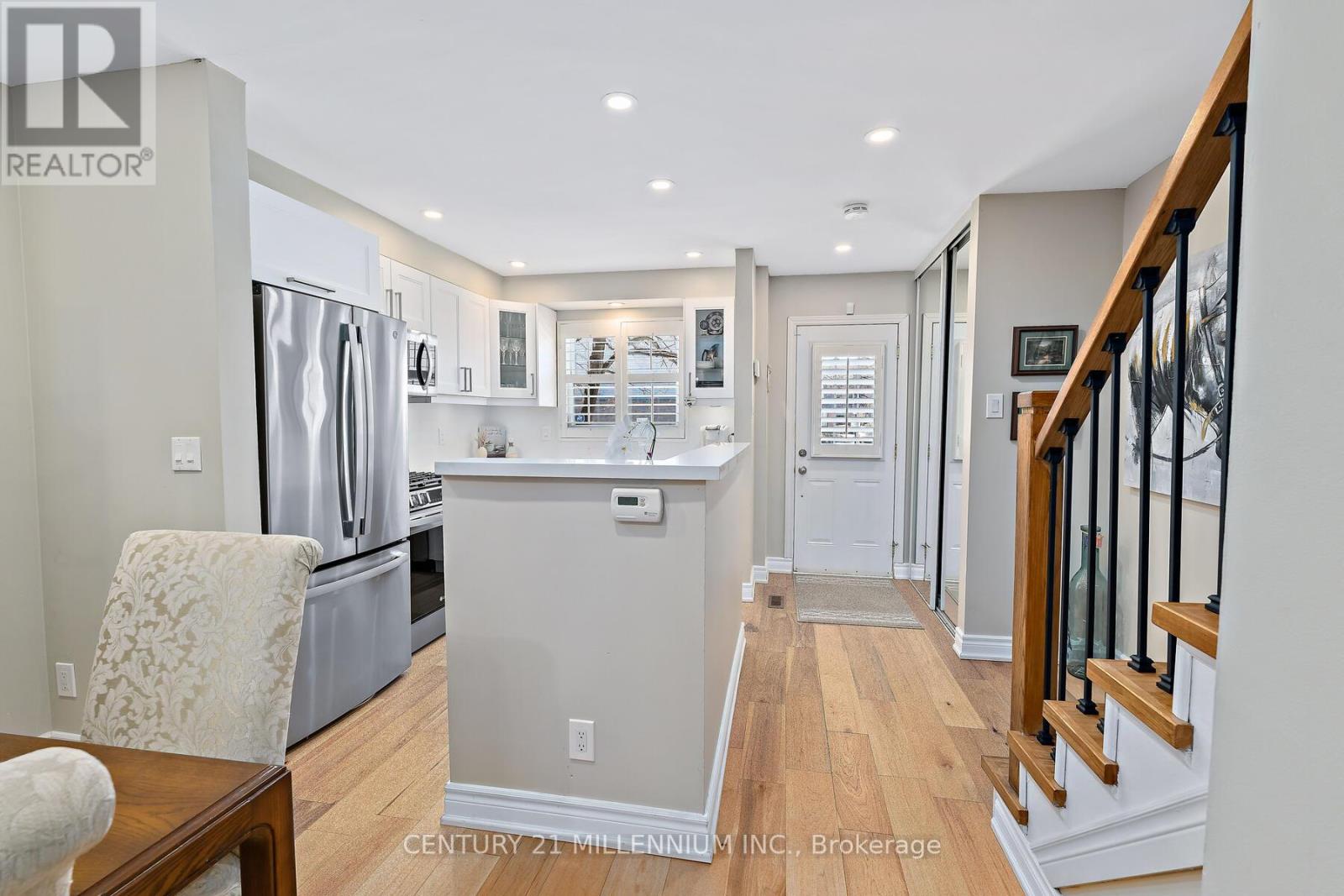 Row / Townhouse for Sale in 19 - 6699 FALCONER DRIVE|Mississauga (Streetsville), Ontario L5N2E3 5