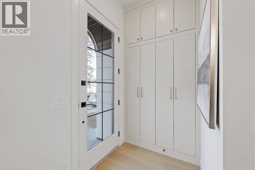 Duplex for Sale in 417 22 Avenue NW|Calgary, Alberta T2M1N4 2