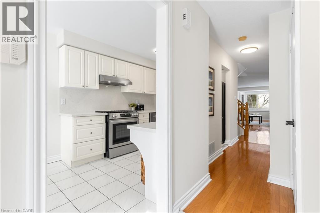 Row / Townhouse for Sale in 5480 GLEN ERIN Drive Unit# 94|Mississauga, Ontario L5M5R3 2