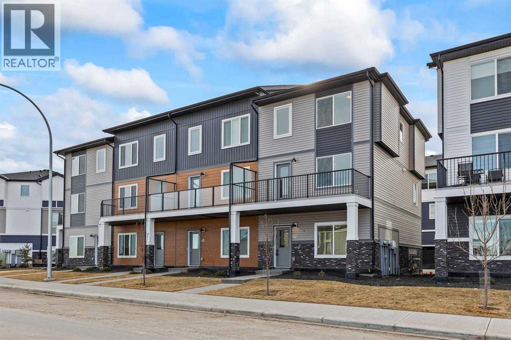 Row / Townhouse for Sale in 42 Corner Glen Manor NE|Calgary, Alberta T3N2R4