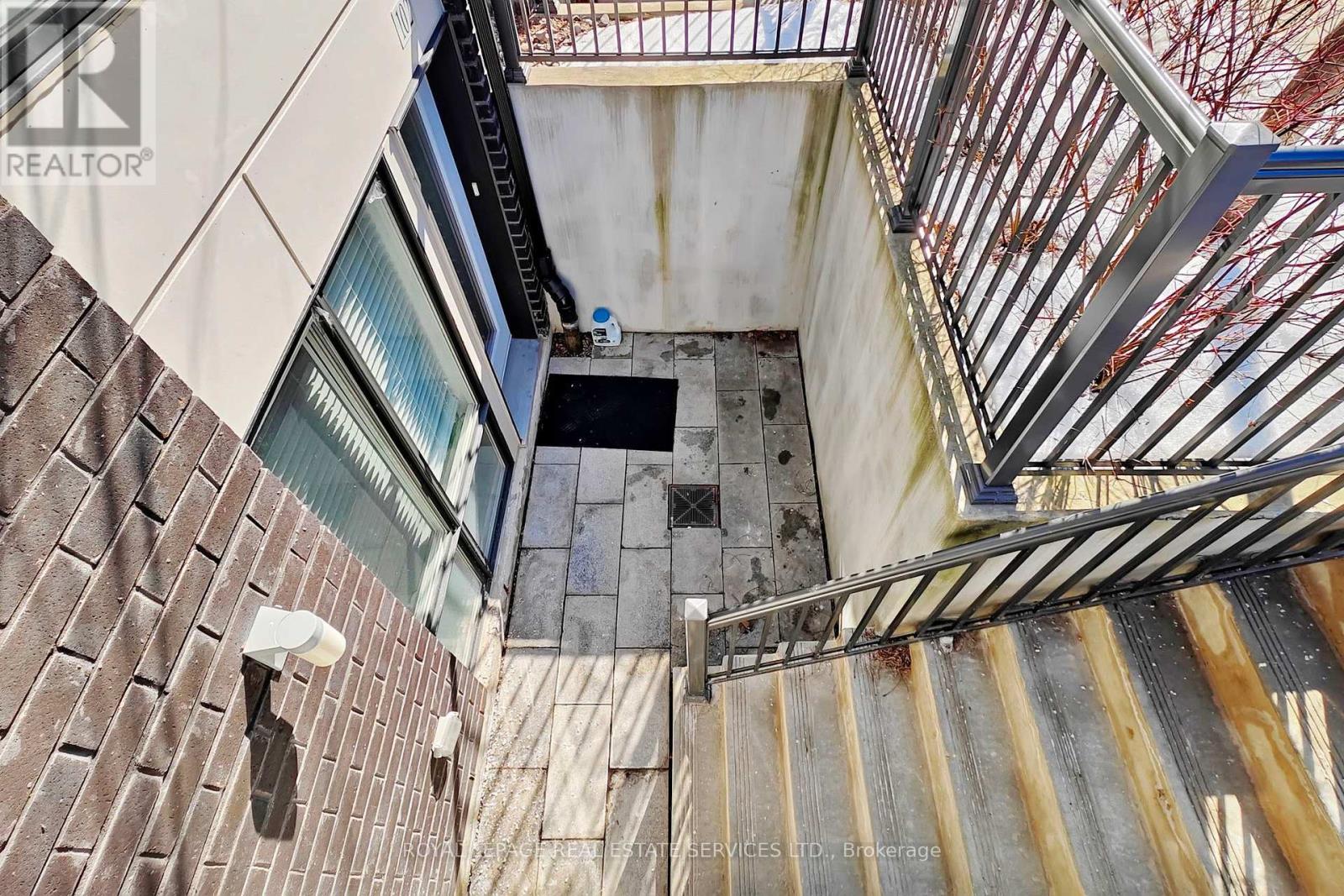 Row / Townhouse for Sale in 102 - 32 FIELDWAY ROAD|Toronto (Islington-City Centre West), Ontario M8Z0E3 4