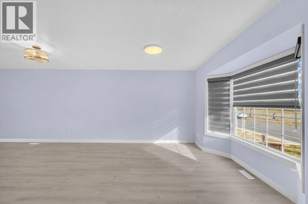 House for Sale in 159 Falwood Way NE|Calgary, Alberta T3J1A8 3