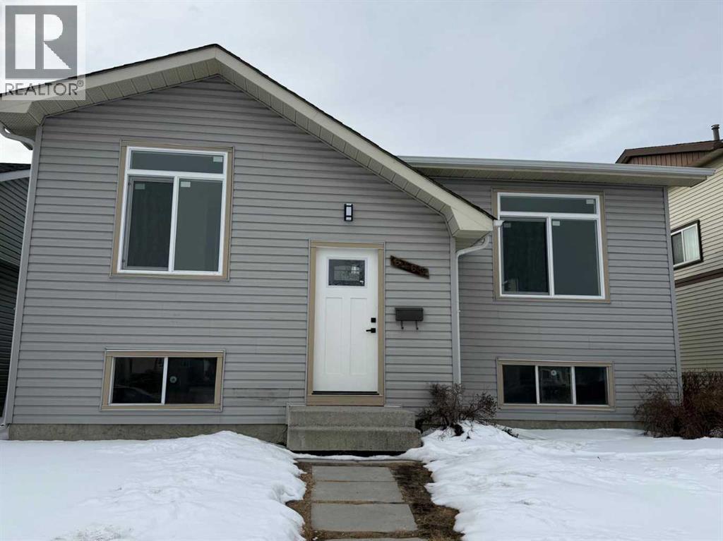 House for Sale in 6463 68 Street NE|Calgary, Alberta T3J2H7