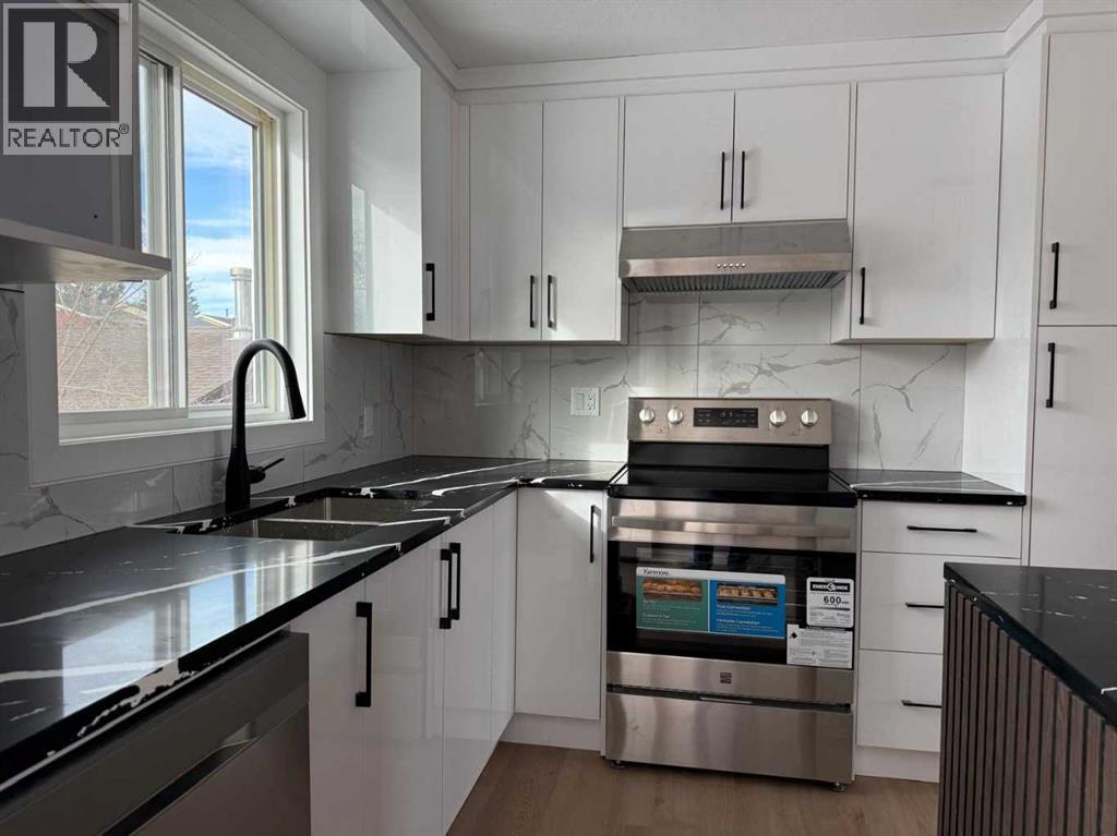 House for Sale in 6463 68 Street NE|Calgary, Alberta T3J2H7 4