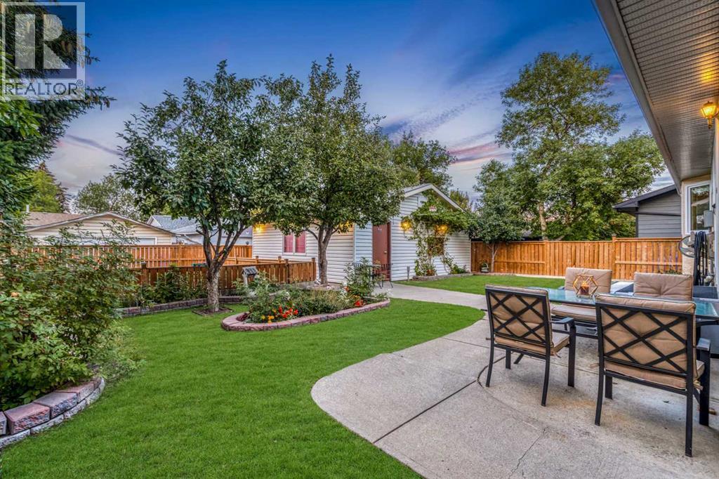 House for Sale in 5004 Rundleview Road NE|Calgary, Alberta T1Y1J4 3