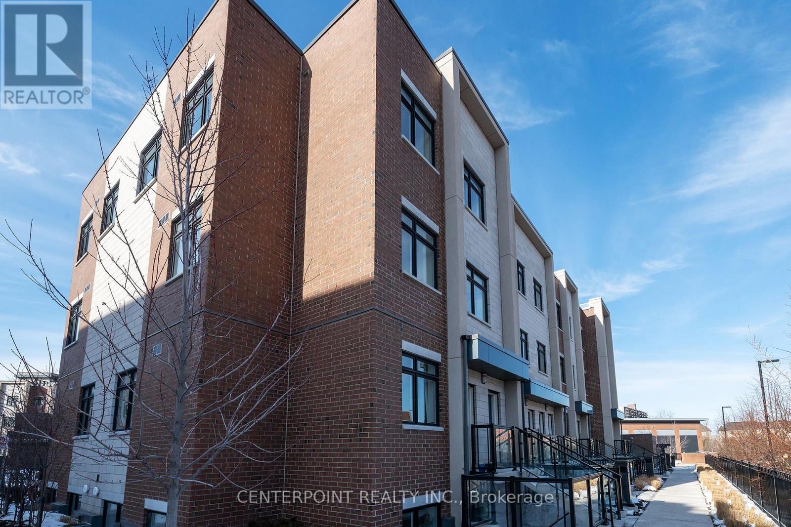 Row / Townhouse for Sale in 232 - 1062 DOUGLAS MCCURDY COMMON|Mississauga (Lakeview), Ontario L5G0C6