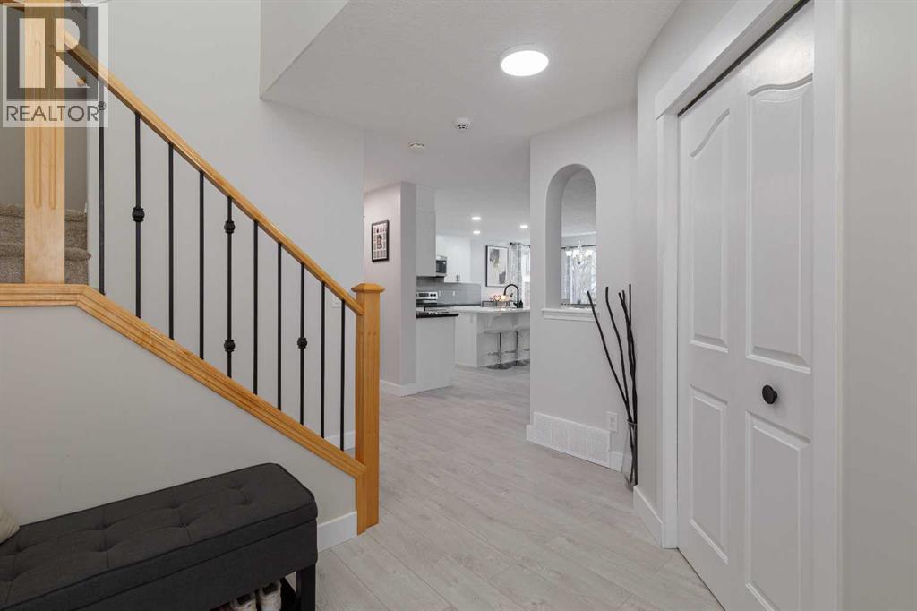 House for Sale in 86 Cougarstone Court SW|Calgary, Alberta T3H5R3 4