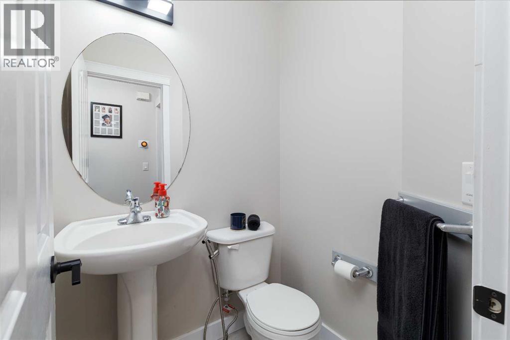 House for Sale in 86 Cougarstone Court SW|Calgary, Alberta T3H5R3 5