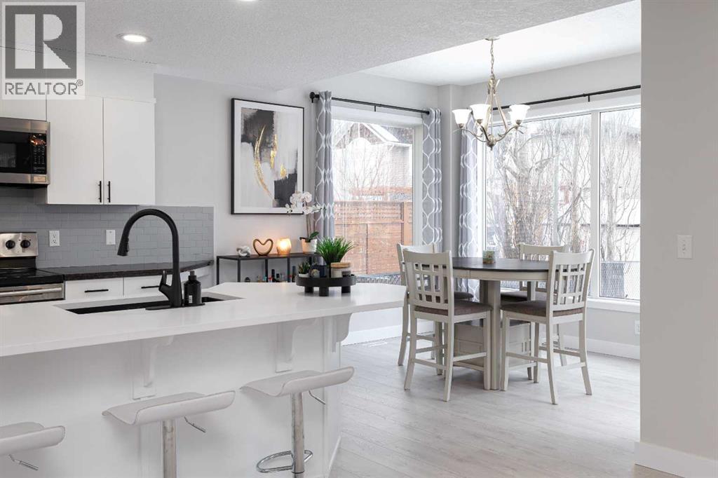 House for Sale in 86 Cougarstone Court SW|Calgary, Alberta T3H5R3