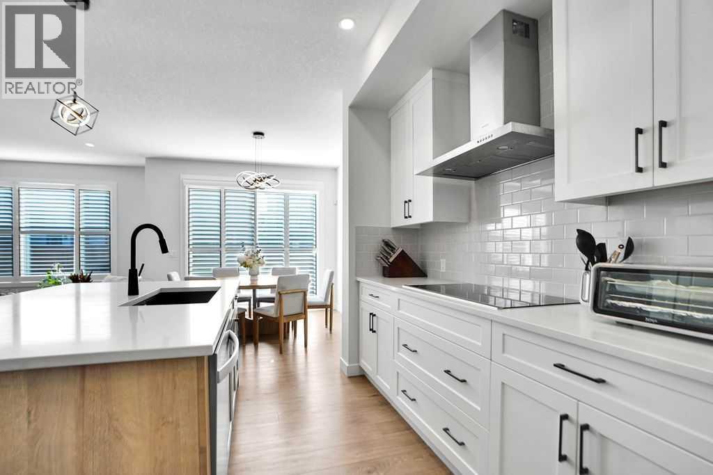 House for Sale in 117 Amblehurst Green NW|Calgary, Alberta T3P1W8