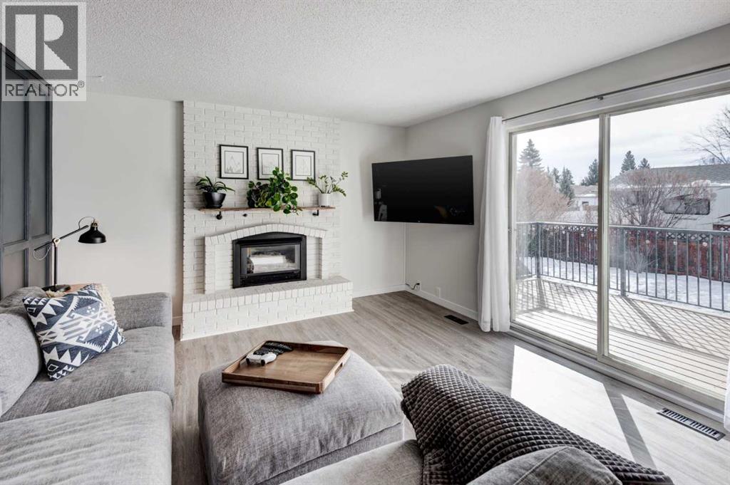 House for Sale in 959 Bracewood Rise SW|Calgary, Alberta T5W3E8 4