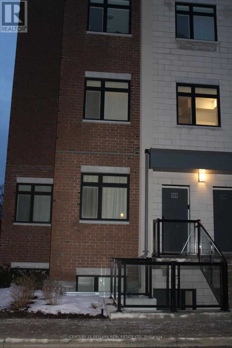 Row / Townhouse for Sale in 124 - 1070 DOUGLAS MCCURDY COMMON|Mississauga (Lakeview), Ontario L5G0C6 2