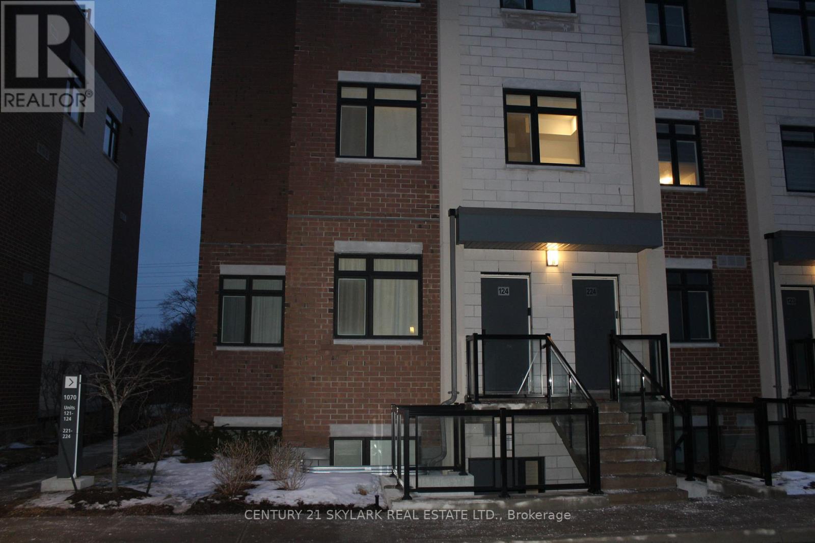 Row / Townhouse for Sale in 124 - 1070 DOUGLAS MCCURDY COMMON|Mississauga (Lakeview), Ontario L5G0C6 3