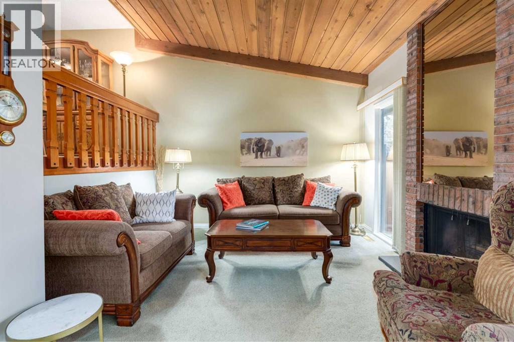 Row / Townhouse for Sale in 59, 10030 Oakmoor Way SW|Calgary, Alberta T2V4S8 5