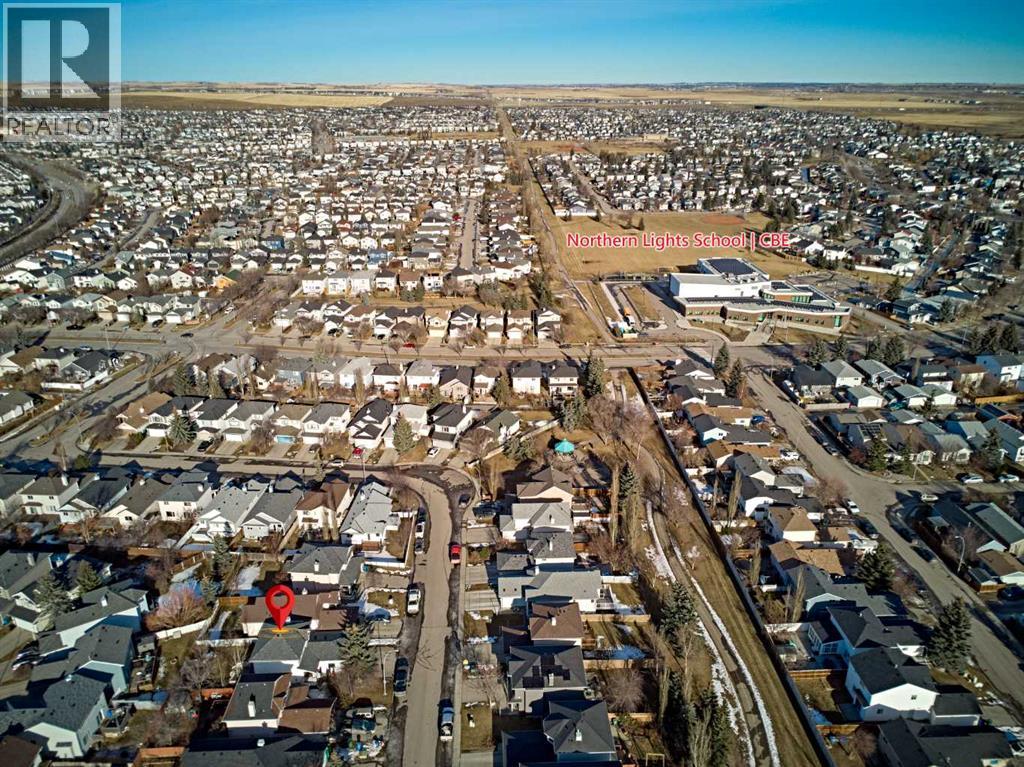 House for Sale in 215 COVENTRY Green NE|Calgary, Alberta T3K4M4 2