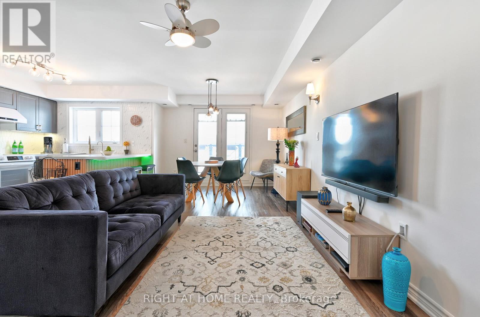 Row / Townhouse for Sale in 14 - 2450 POST ROAD|Oakville (RO River Oaks), Ontario L6H0J2 3