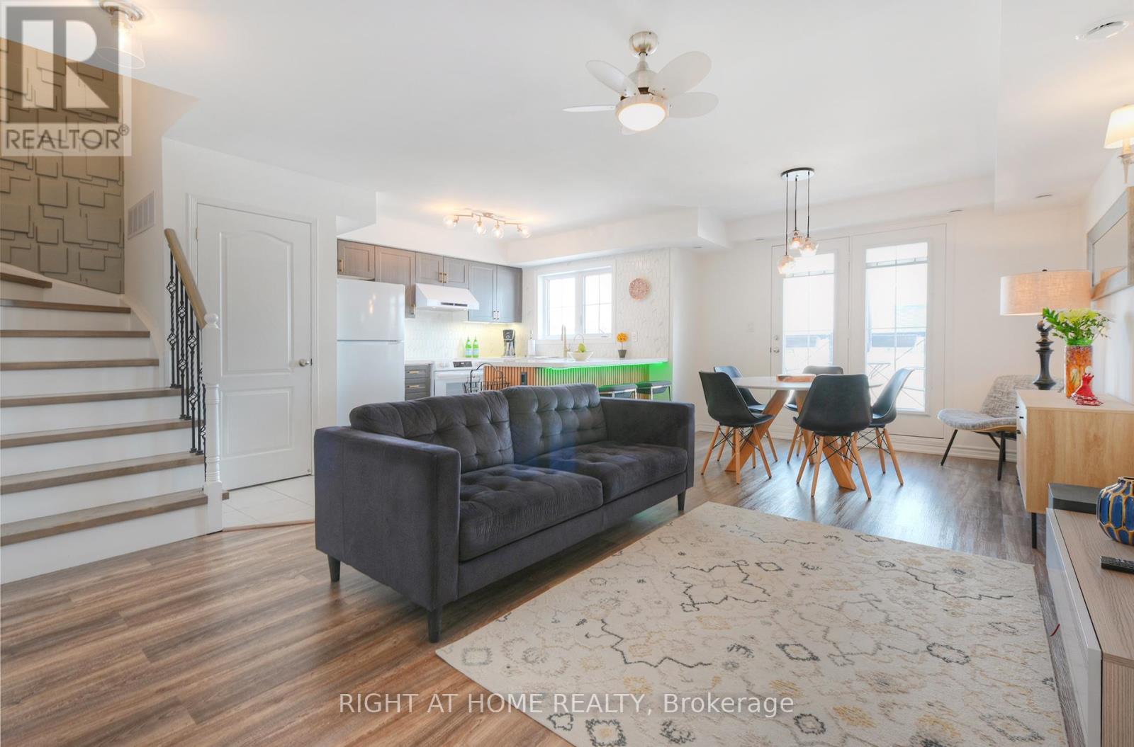 Row / Townhouse for Sale in 14 - 2450 POST ROAD|Oakville (RO River Oaks), Ontario L6H0J2 4