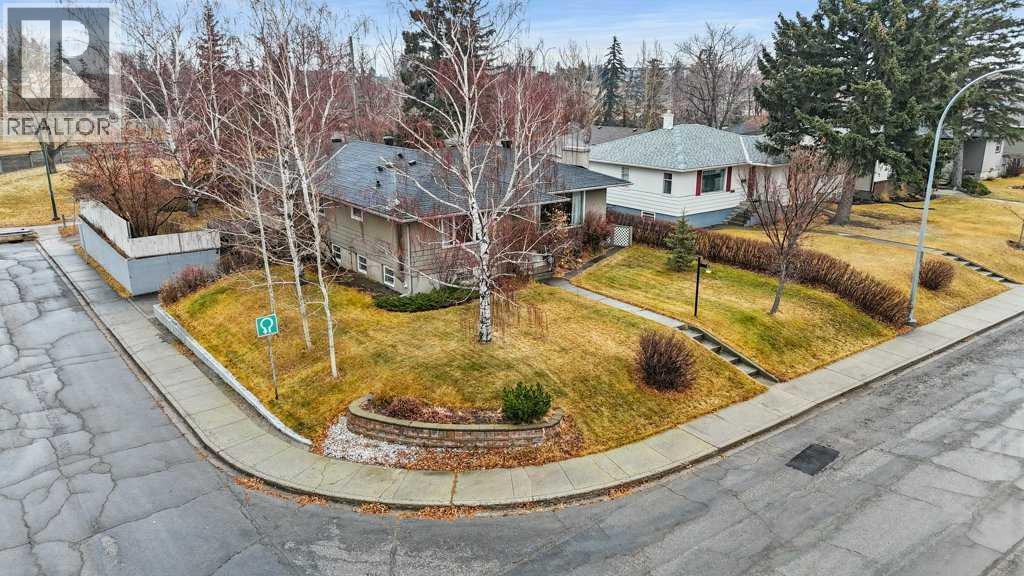 House for Sale in 3204 24A Street SW|Calgary, Alberta T3C1W7 2