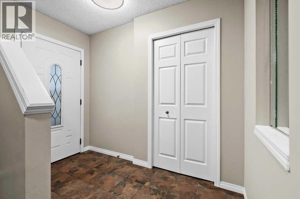 House for Sale in 337 Douglas Glen Heath SE|Calgary, Alberta T2Z2W5 4