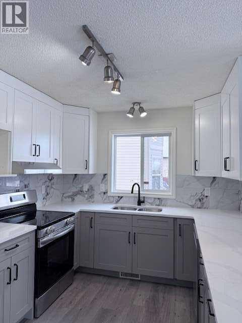 House for Sale in 42 Somerside Place SW|Calgary, Alberta T2Y3V3 5