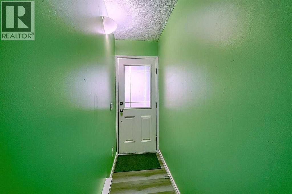 Row / Townhouse for Sale in 206, 2200 Woodview Drive SW|Calgary, Alberta T2W3N6 4